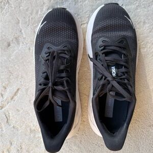 Hoka Womens Arahi 7 Black & White Shoes